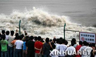 45万人于农历八月十八观看钱江大潮